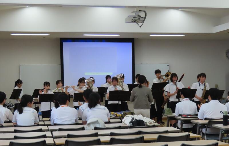 吹奏楽部演奏