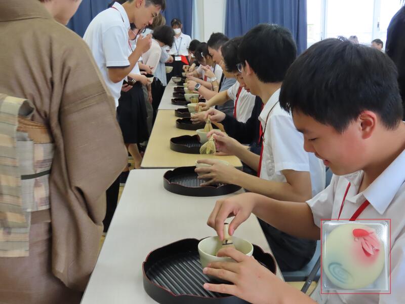 本日のお菓子は夏らしい「金魚」
